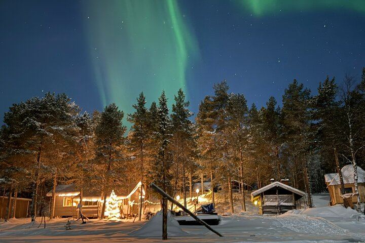 Northern Lights from a Family Wilderness Cabin near Levi (9/12)
