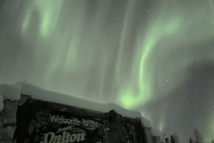 Fairbanks to the Arctic Circle Tour with Northern Lights, 12 to 14 Hours (12/12)