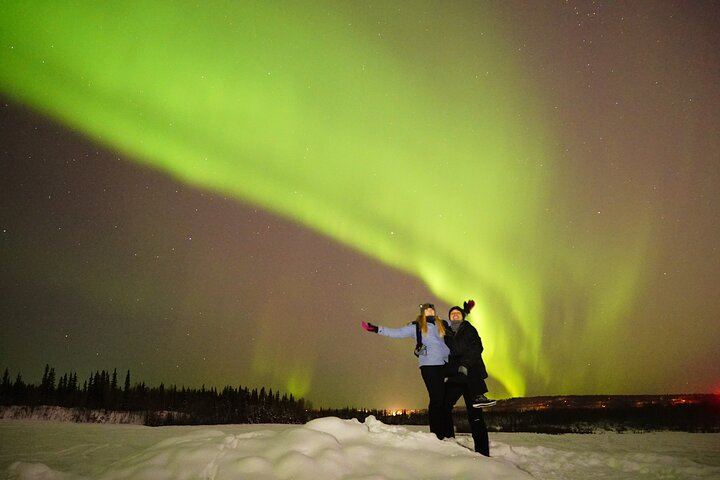 Fairbanks Aurora Chasing with a Free Photo Service (10/12)