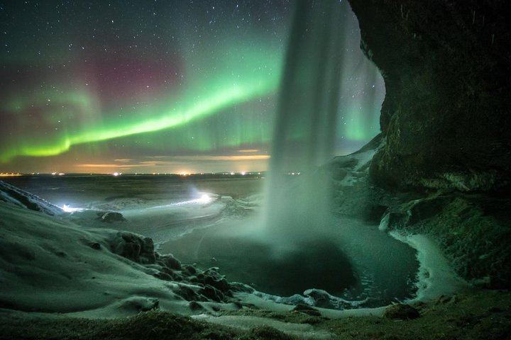Northern Lights Bus Tour from Reykjavík with Hot Chocolate (7/8)