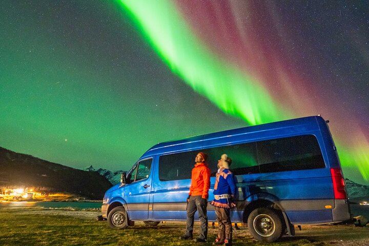 Northern Lights Chase with a Sami Guide, Campfire Meal and Photos (4/7)