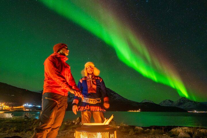 Northern Lights Chase with a Sami Guide, Campfire Meal and Photos (5/7)