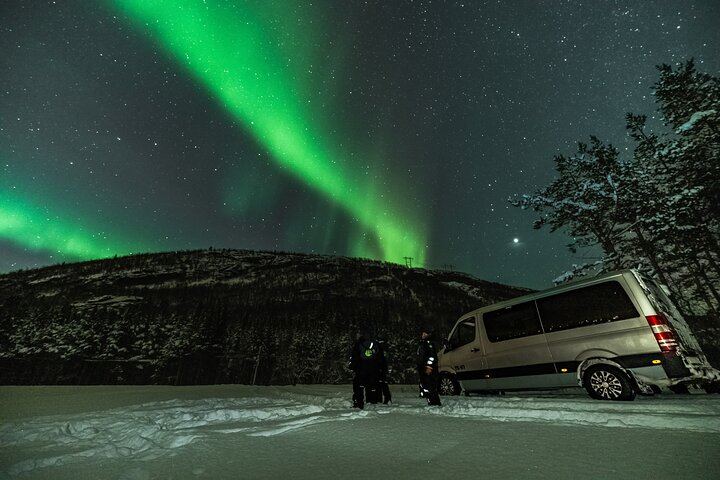 Small Northern Lights Tour, Max 8 Guests, with Pickup and RAW Photos (5/12)
