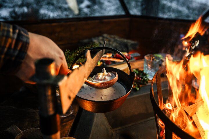 Private Glass Igloo Dinner with Choice of Menu and Snowmobile Aurora Safari (8/12)