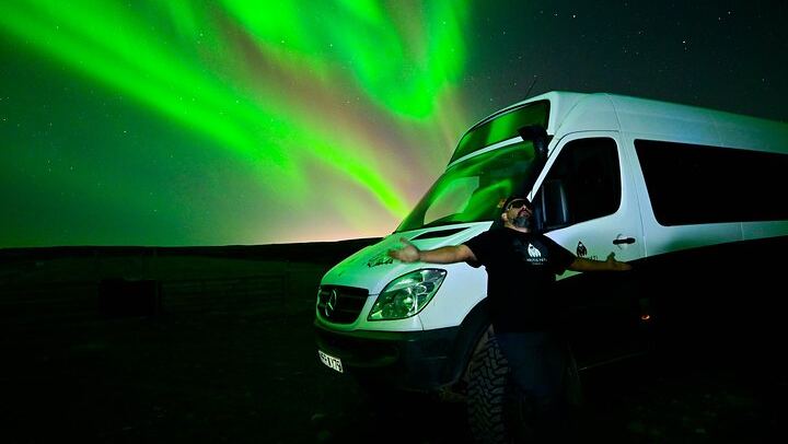 Private 4x4 Northern Lights Tour from Reykjavík with Hot Chocolate