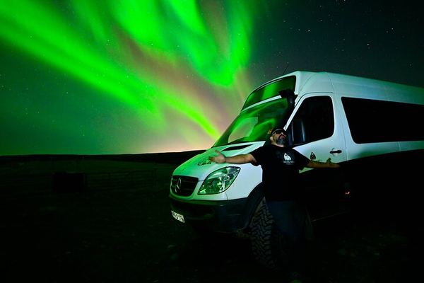 Private 4x4 Northern Lights Tour from Reykjavík with Hot Chocolate