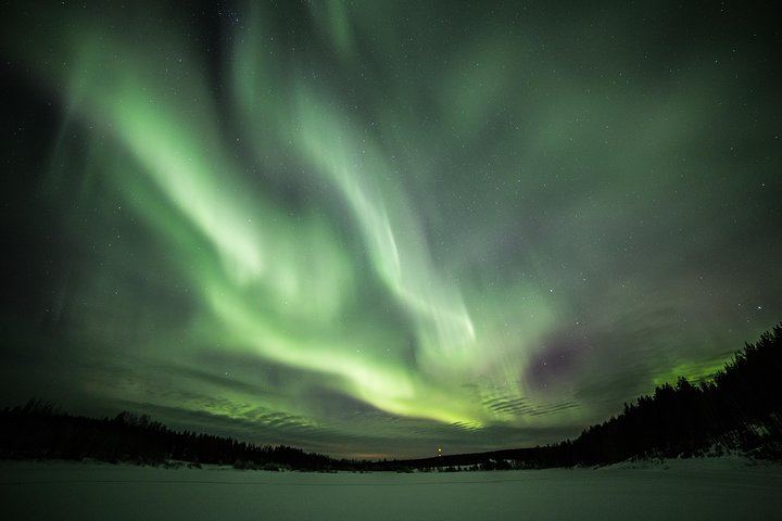 Chasse aux aurores en minibus au départ de Rovaniemi, avec feu de camp, collations et contes populaires lapons (2/9)