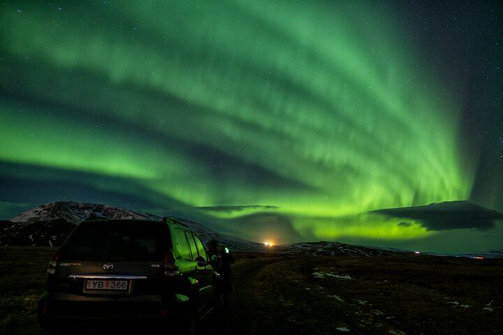 Northern Lights Hunt with Photography Help, Small Group Tour (10/11)