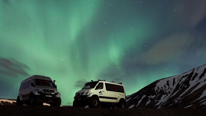 Four Hour Super Jeep Northern Lights Chase from Reykjavík (1/12)