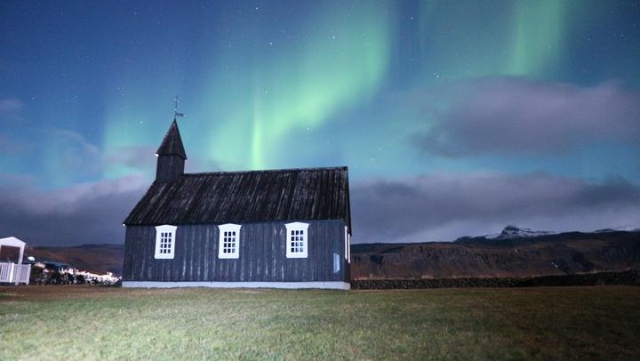 Northern Lights Midnight Adventure by Minibus from Reykjavík (3/6)