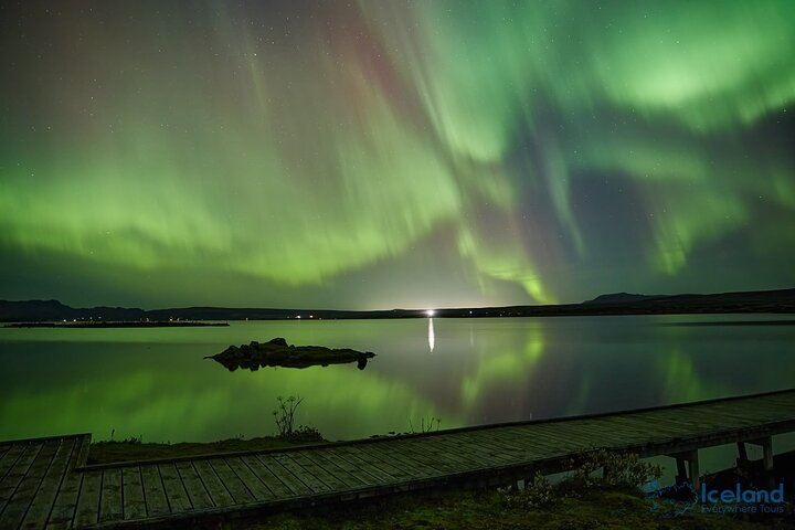 Northern Lights Midnight Adventure by Minibus from Reykjavík (1/6)