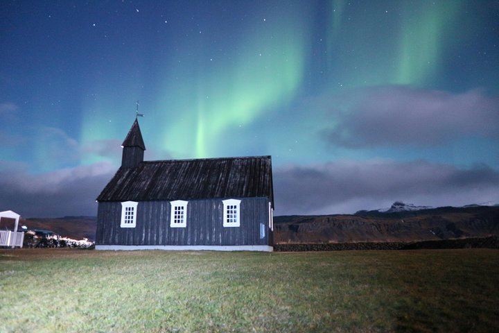 Northern Lights Midnight Adventure by Minibus from Reykjavík (3/6)