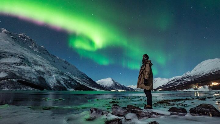 Northern Lights Minibus Chase from Tromso with Chasing Lights