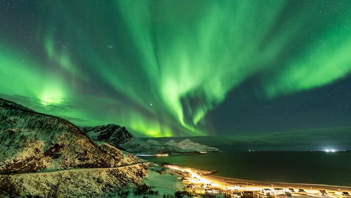 Northern Lights Minibus from Tromso with Photos, Dinner and Warm Suits (1/7)