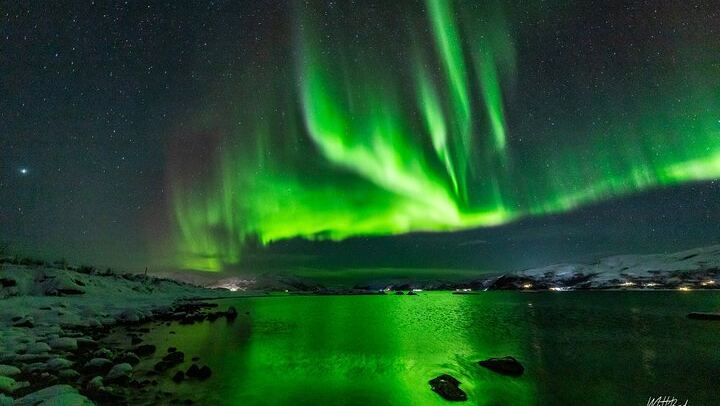 Northern Lights Minibus from Tromso with Photos, Dinner and Warm Suits (3/7)