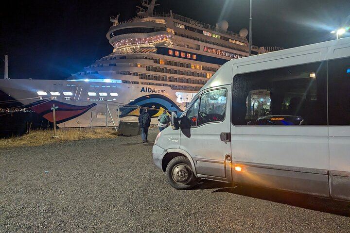 Northern Lights Minibus Chase, Maximum 16 People per Group (6/12)