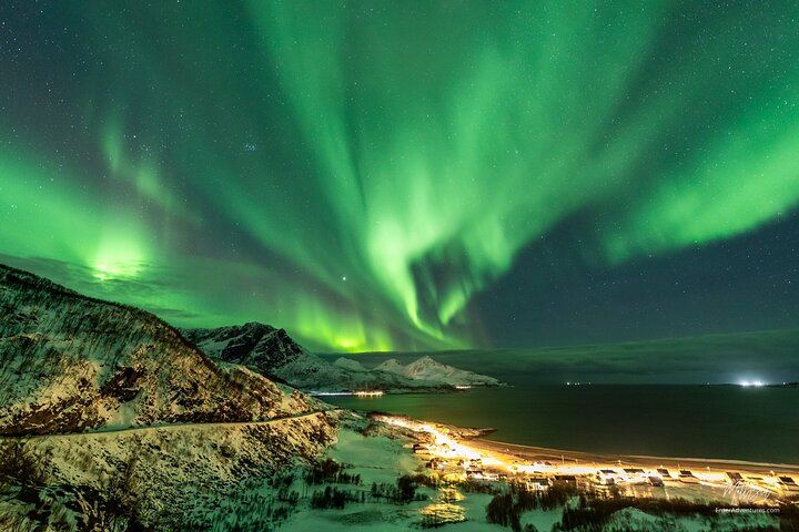 Northern Lights Minibus from Tromso with Photos, Dinner and Warm Suits (1/7)