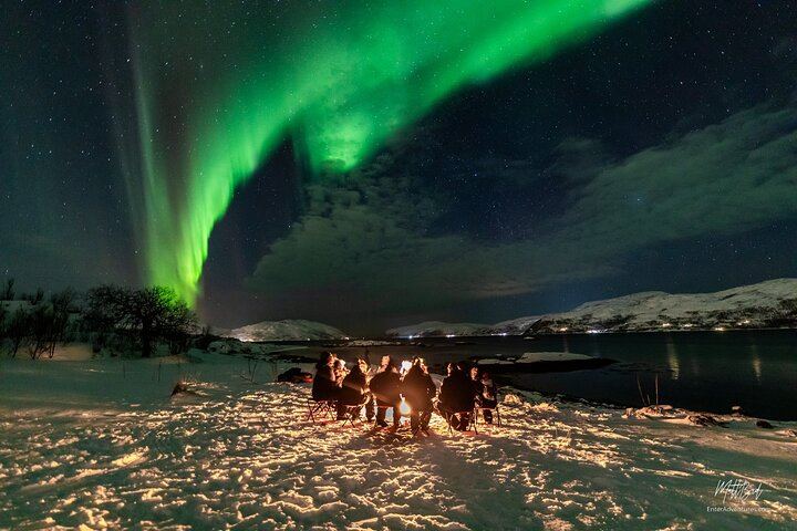 Northern Lights Minibus from Tromso with Photos, Dinner and Warm Suits (2/7)