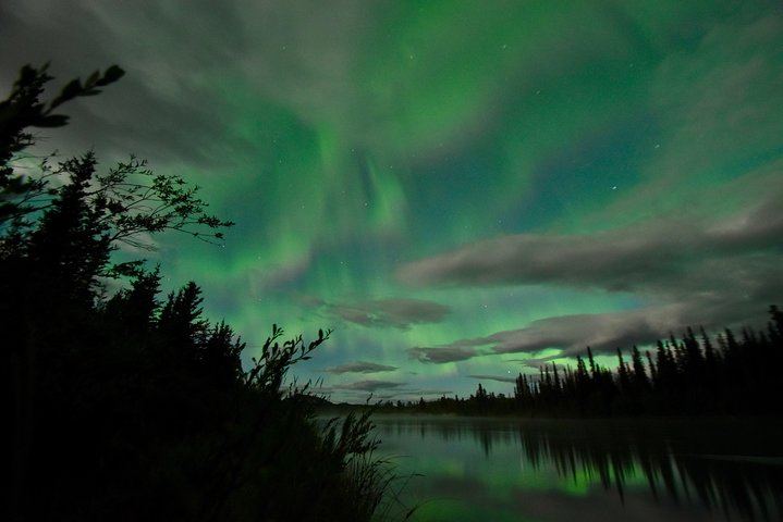 Northern Lights and Huskies at a Takhini River Dog Lodge (4/12)
