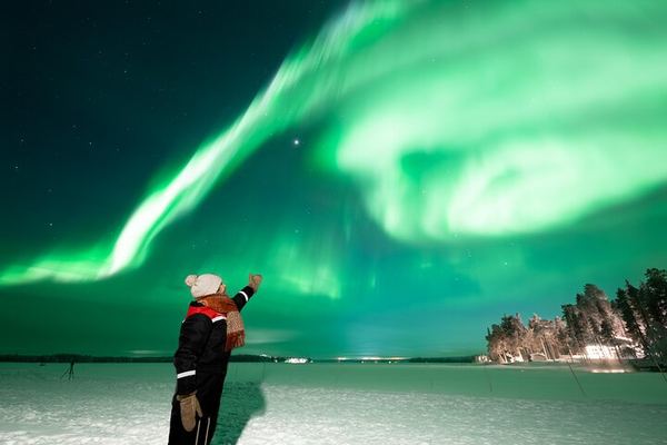 Northern Lights Photography Tour from Rovaniemi with Lappish BBQ Snack