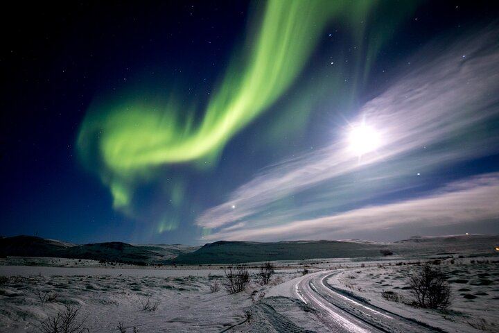 Guided Northern Lights Bus Tour through North Iceland (3/5)
