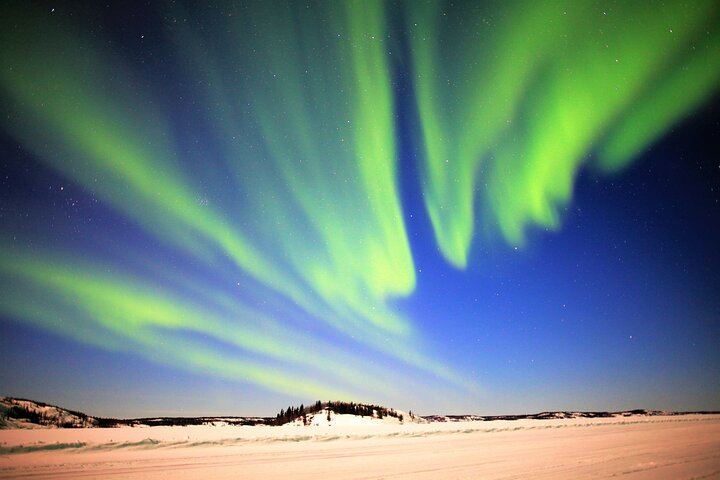 Northern Lights Bus Tour on the Ingraham Trail from Yellowknife (11/12)