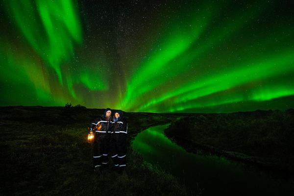 Small Group Northern Lights Tour from Reykjavík with Snowsuits and Photos