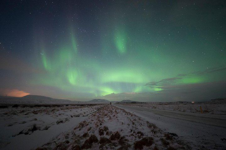 Northern Lights Small Group Tour from Reykjavík with Hot Chocolate (2/5)