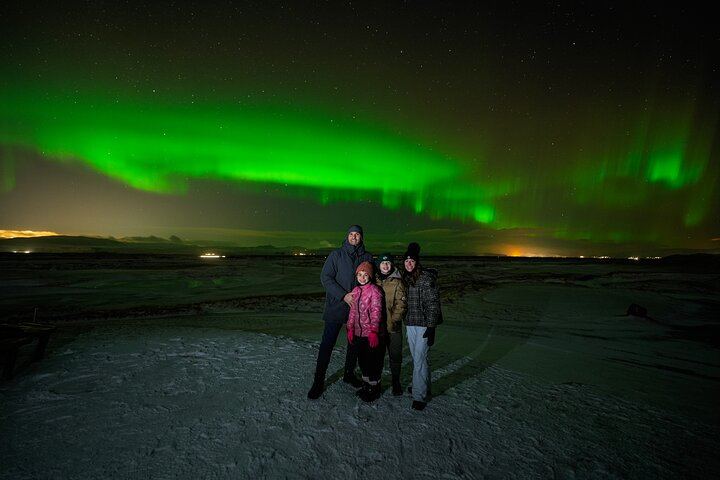 Kleine Gruppenreise zur Beobachtung des Nordlichts ab Reykjavík, inklusive Skianzüge und Fotos (7/12)