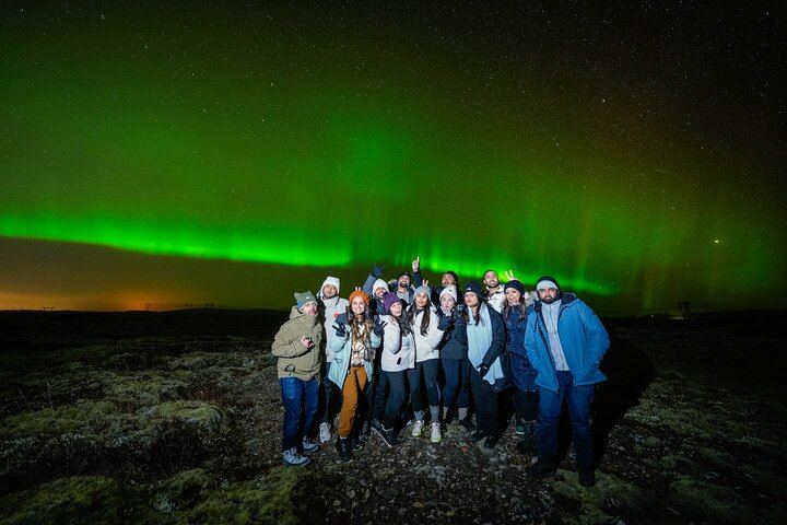 Kleine Gruppenreise zur Beobachtung des Nordlichts ab Reykjavík, inklusive Skianzüge und Fotos (9/12)