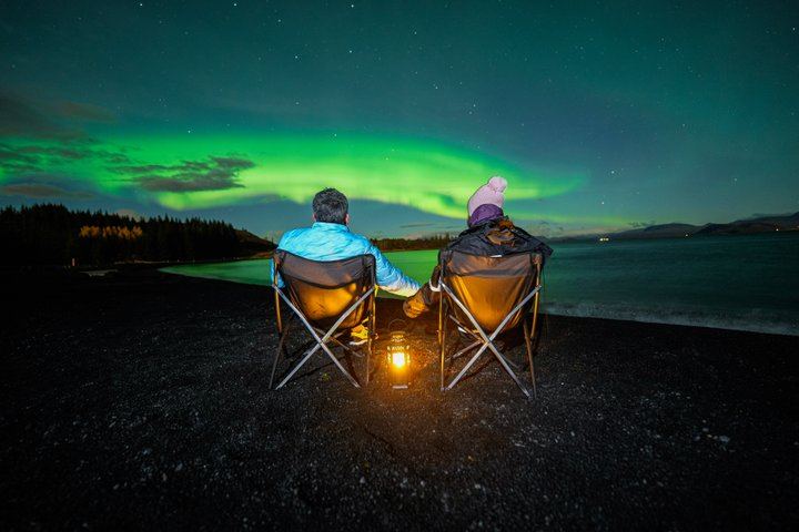 Kleine Gruppenreise zur Beobachtung des Nordlichts ab Reykjavík, inklusive Skianzüge und Fotos (6/12)