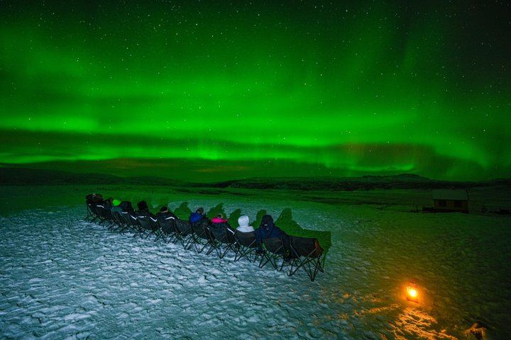 Kleine Gruppenreise zur Beobachtung des Nordlichts ab Reykjavík, inklusive Skianzüge und Fotos (2/12)