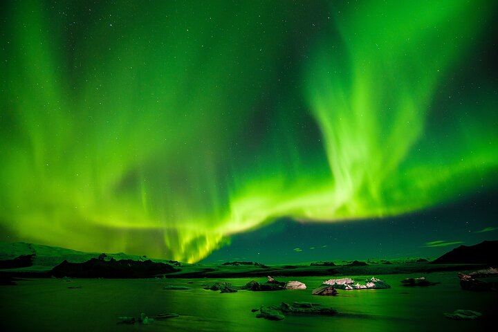 Small Group Northern Lights Tour with Free Photos and Hot Chocolate (2/7)