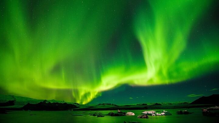 Small Group Northern Lights Tour with Free Photos and Hot Chocolate (2/7)