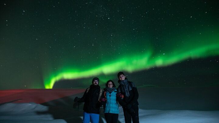 Aube boréale : excursion de groupe à Reykjavík avec un photographe dédié (3/9)