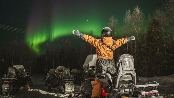 Snowmobile Aurora Hunt to a Lakeside Cottage near Rovaniemi (2/6)
