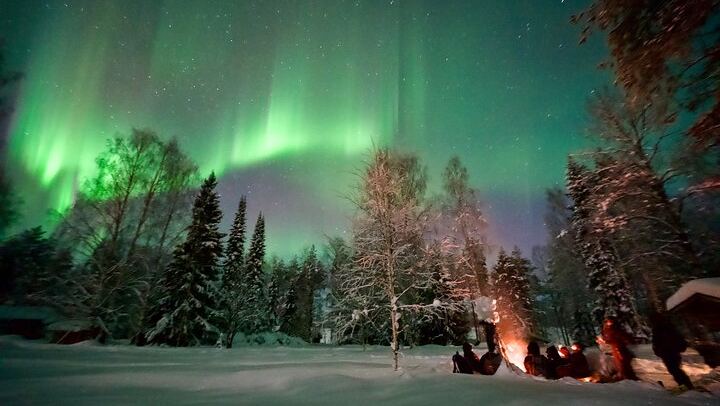 Northern Lights Evening at a Century Old Lakeside Cottage near Rovaniemi (1/6)