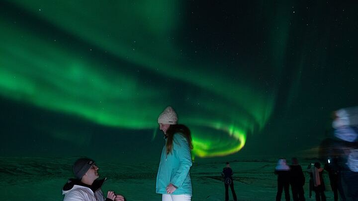 Aube boréale : excursion de groupe à Reykjavík avec un photographe dédié (2/9)