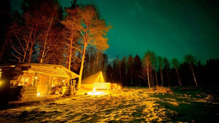Northern Lights Evening at a Century Old Lakeside Cottage near Rovaniemi (4/6)