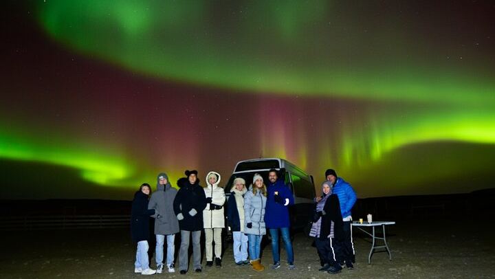 Reykjavík Northern Lights Bus Tour with Hot Chocolate and Dynamic Routing (3/12)