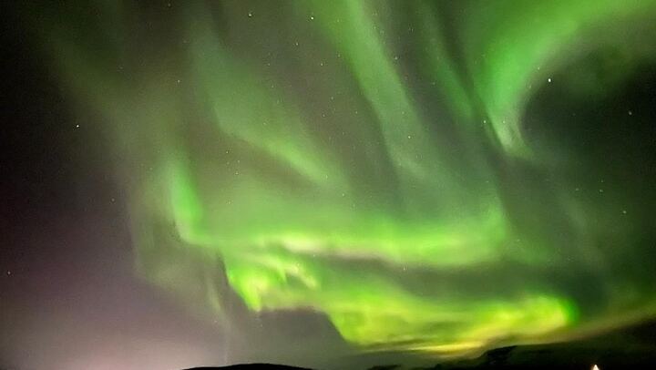 Aube boréale : excursion de groupe à Reykjavík avec un photographe dédié (1/9)