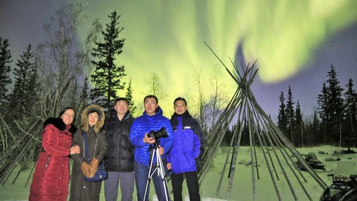 Northern Lights Bus Tour on the Ingraham Trail from Yellowknife