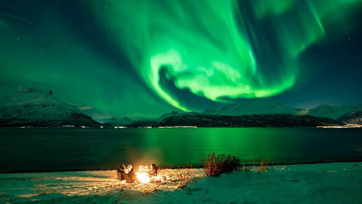 Tromso Northern Lights Minibus with Skycam, Toilet, Meal and Photos