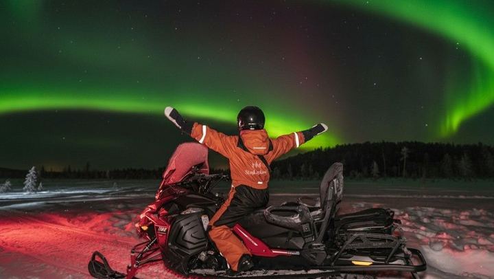 Snowmobile Aurora Hunt to a Lakeside Cottage near Rovaniemi