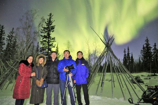 Northern Lights Bus Tour on the Ingraham Trail from Yellowknife
