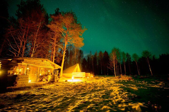Northern Lights Evening at a Century Old Lakeside Cottage near Rovaniemi (4/6)
