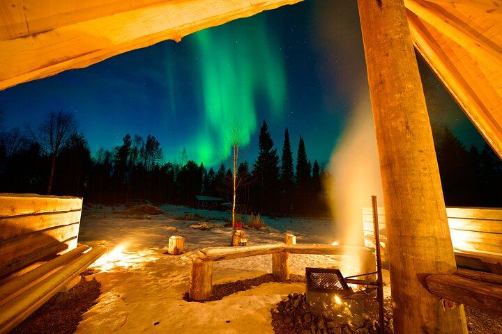 Northern Lights Evening at a Century Old Lakeside Cottage near Rovaniemi (3/6)