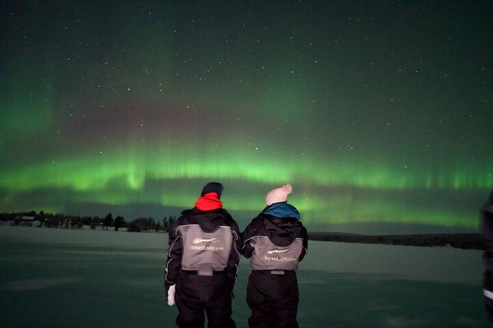Northern Lights Evening at a Century Old Lakeside Cottage near Rovaniemi (2/6)