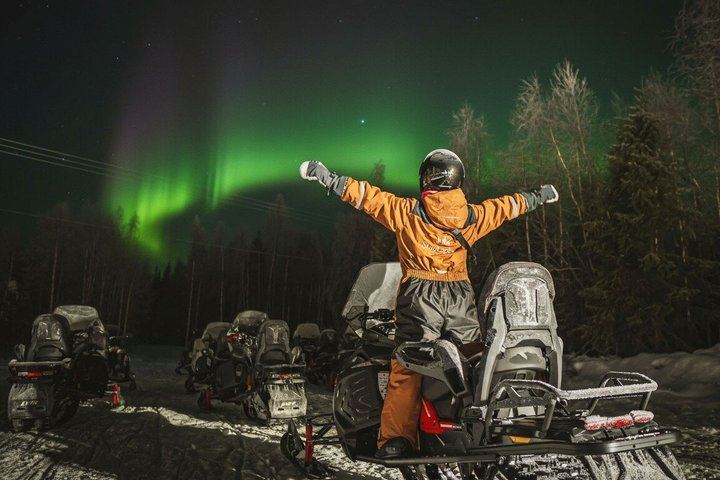 Snowmobile Aurora Hunt to a Lakeside Cottage near Rovaniemi (2/6)