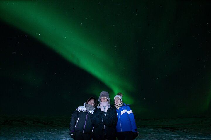 Aube boréale : excursion de groupe à Reykjavík avec un photographe dédié (5/9)